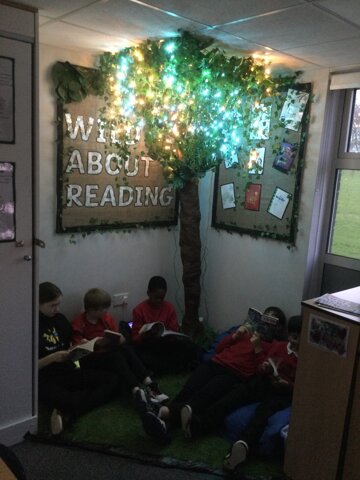 Image of Year 6 (Class 15) - Christmas Reading Area