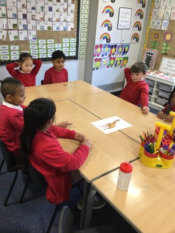 Image of Year 1 (Class 4) - Oracy - Expanded Nouns