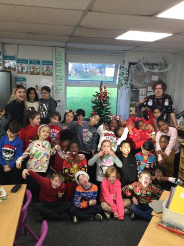 Image of Year 4 (Class 10) - Christmas Jumper Day