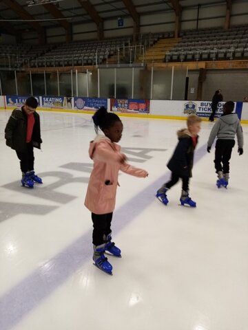 Image of Year 4 (Class 11) - Ice Skating