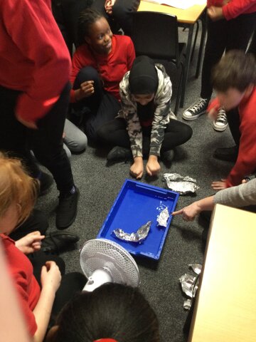Image of Year 6 (Class 17) - Science - Tin Foil Boats